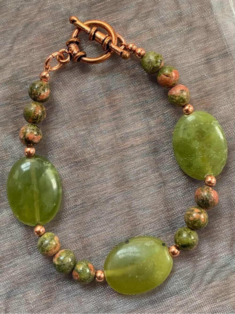 Beautiful artisan made Unakite Jasper bracelet w/ copper-colored beading, 7.5in